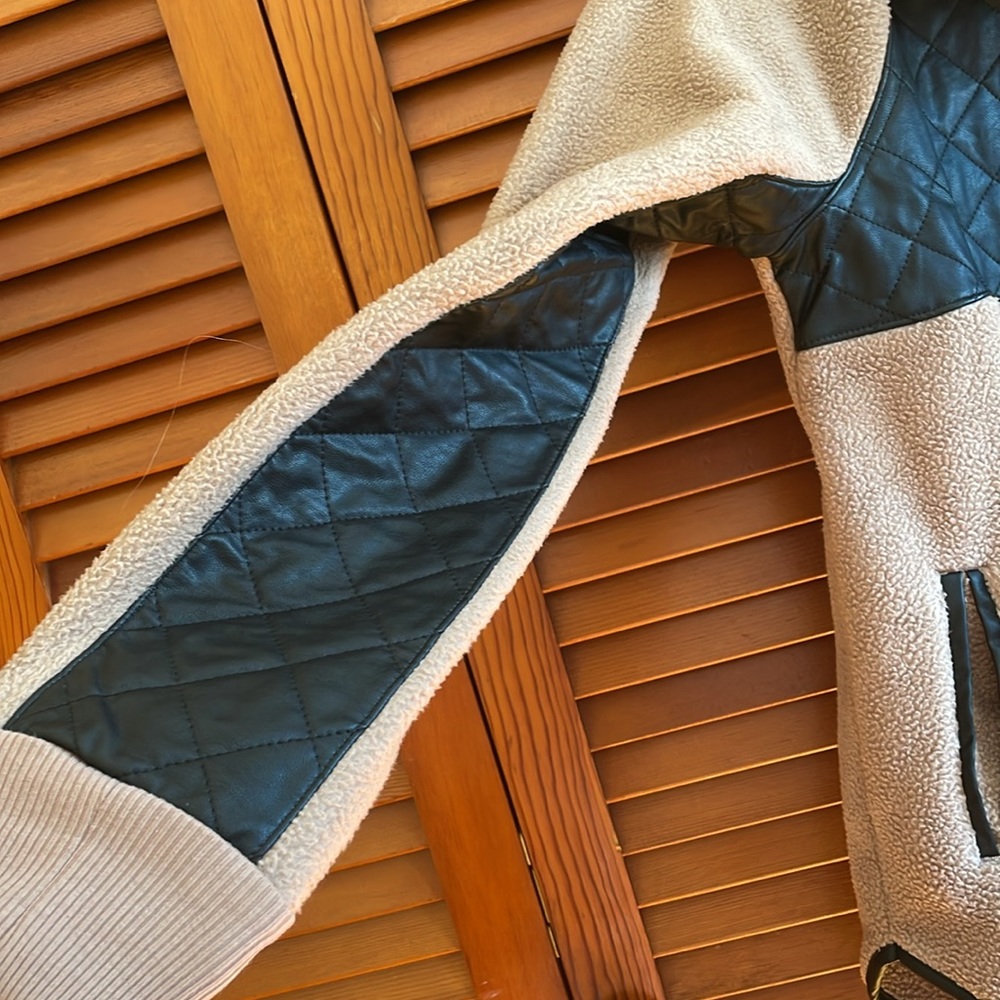 Asymmetrical Fleece - Picture 4 of 5